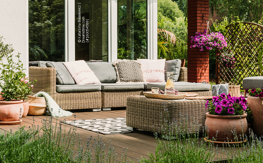 Terrasse gestalten mit Gartenmöbel, Accessoires und anderem Zubehör